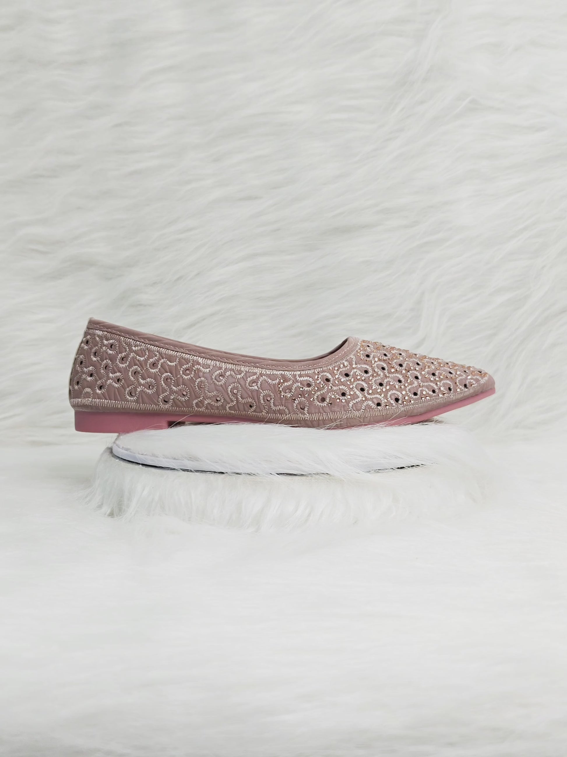 A 360° view of pink and golden embroidered ethnic jutti flats for women, showing intricate sequin detailing, fine threadwork, and soft cushioned insoles. The video highlights the craftsmanship and elegant festive appeal of these traditional slip-on flats.
