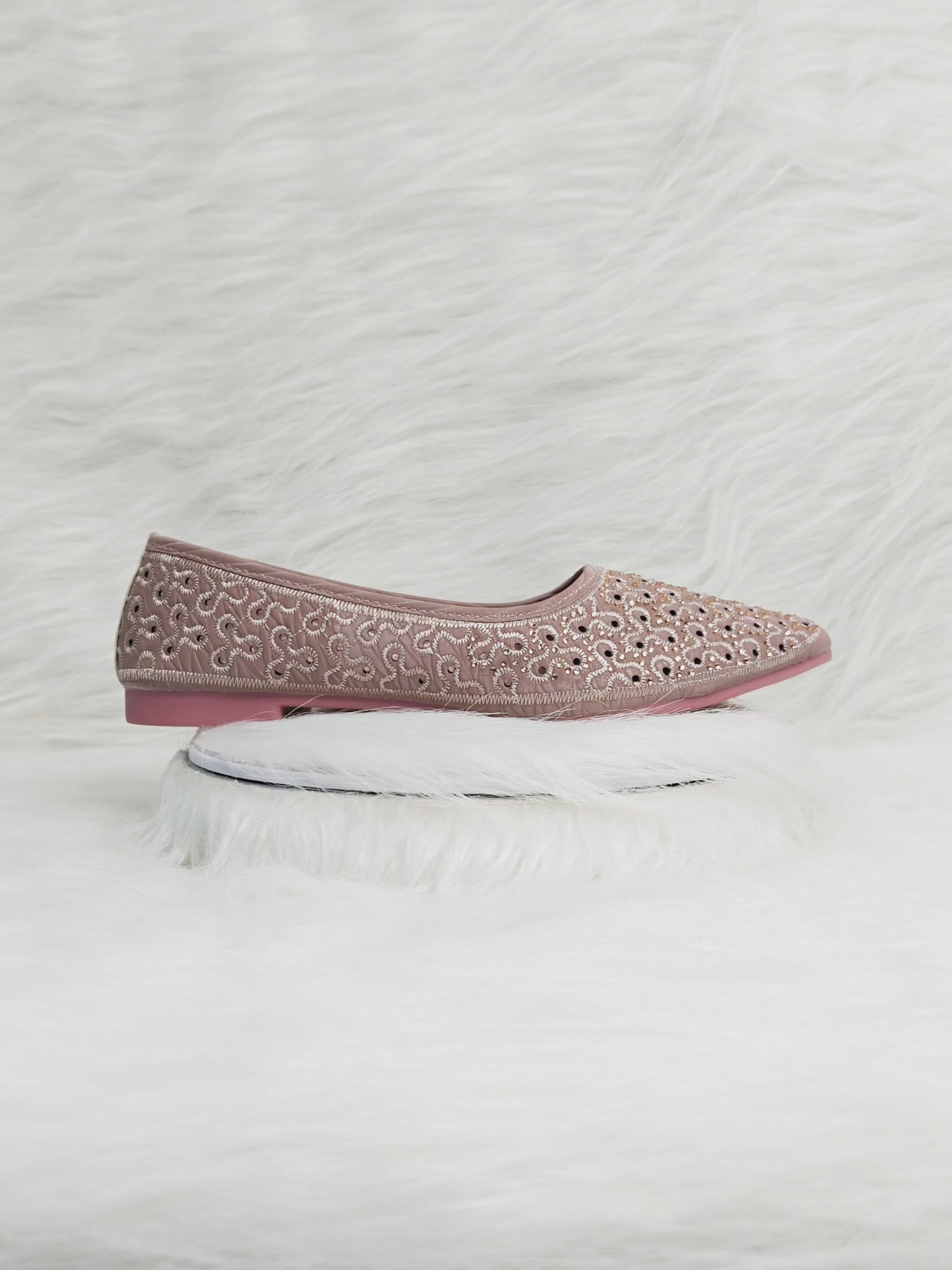A 360° view of pink and golden embroidered ethnic jutti flats for women, showing intricate sequin detailing, fine threadwork, and soft cushioned insoles. The video highlights the craftsmanship and elegant festive appeal of these traditional slip-on flats.