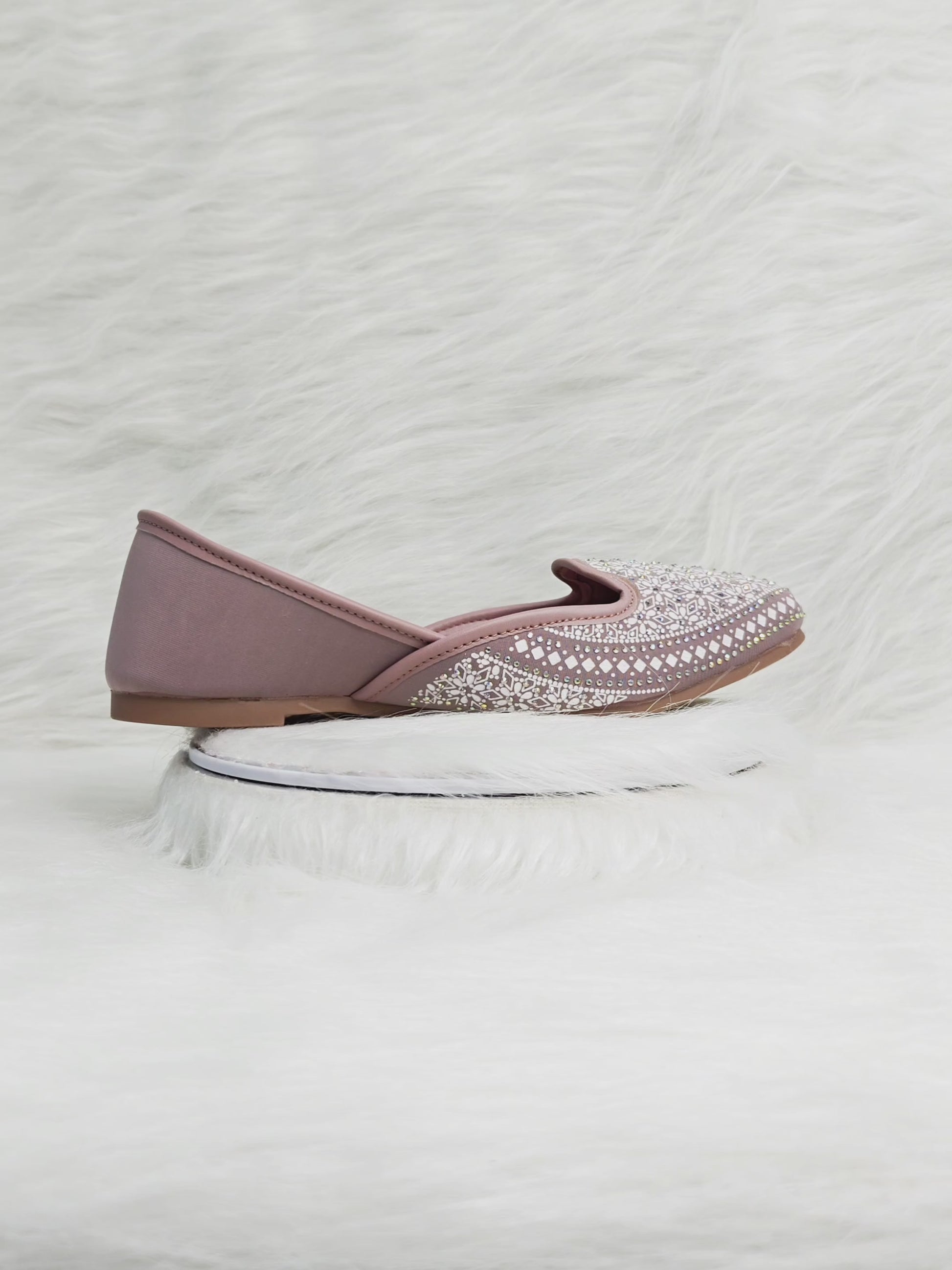 360 degree rotation of pink embroidered women’s traditional jutti with detailed ethnic design